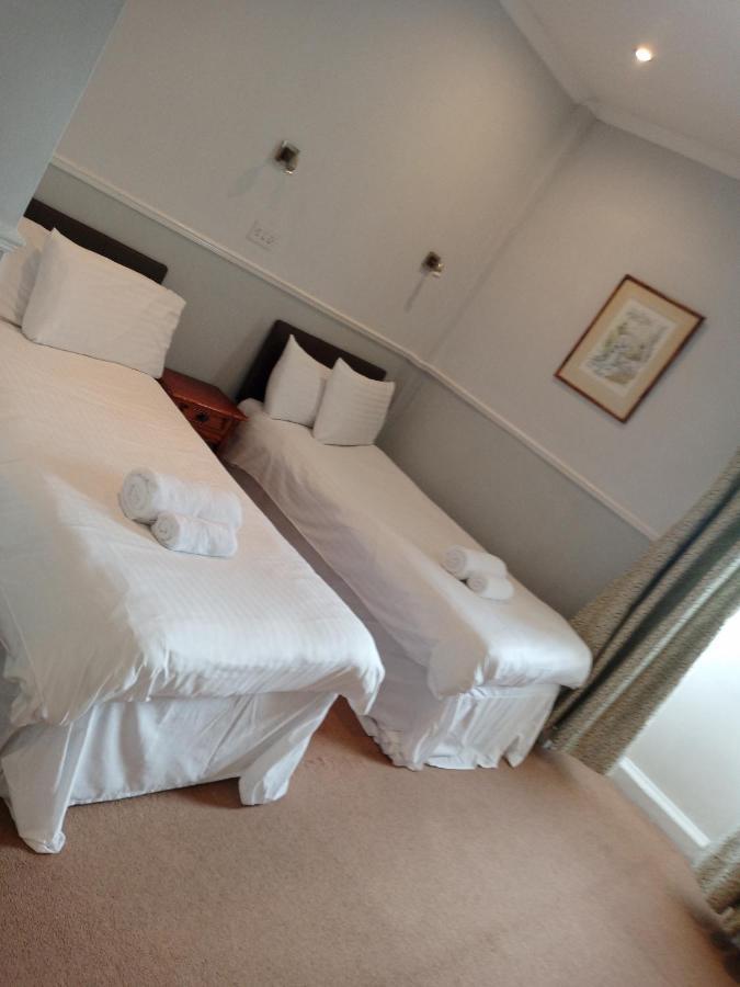 Blue Bell Hotel 贝尔福德 外观 照片