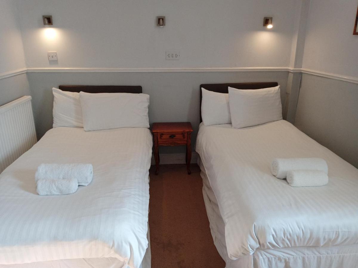 Blue Bell Hotel 贝尔福德 外观 照片