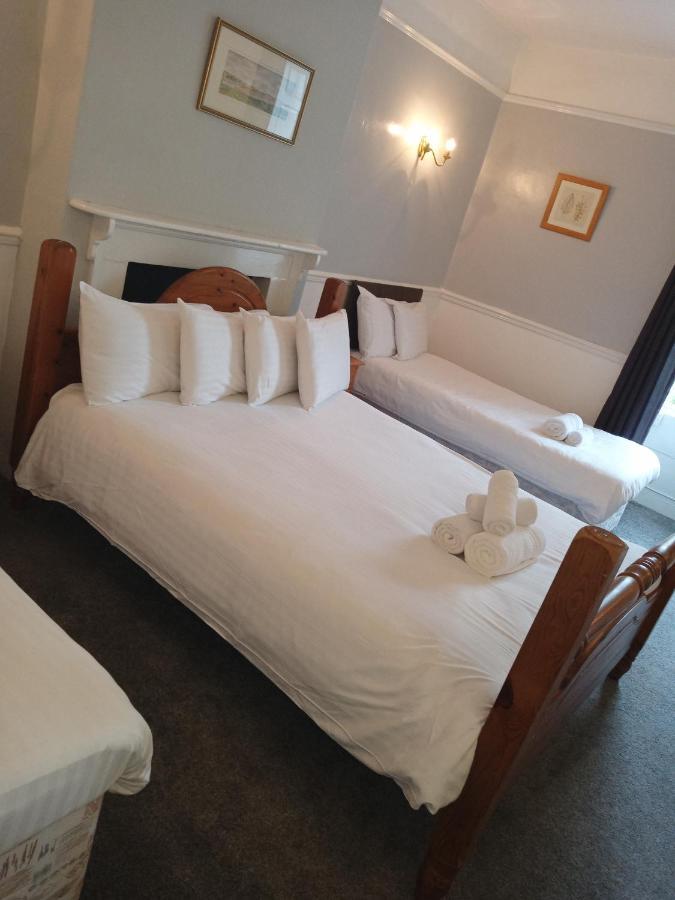 Blue Bell Hotel 贝尔福德 外观 照片