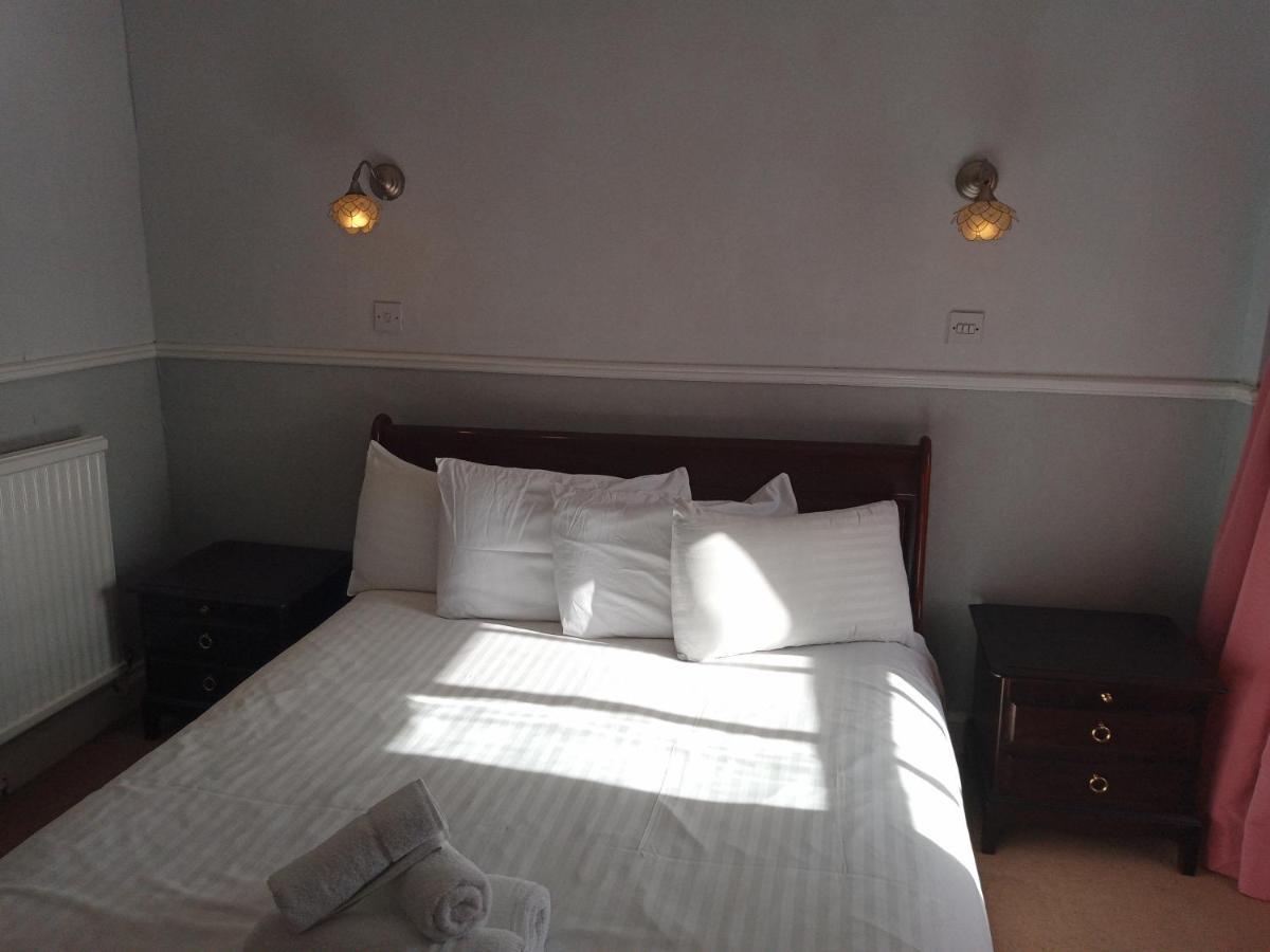 Blue Bell Hotel 贝尔福德 外观 照片