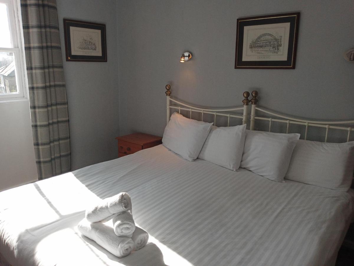 Blue Bell Hotel 贝尔福德 外观 照片